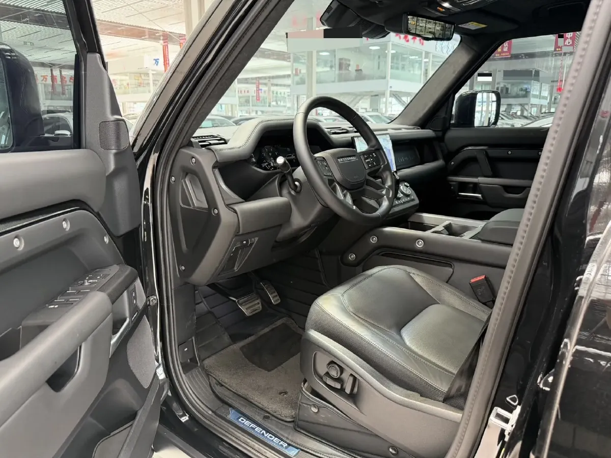 2025 Land Rover Defender 3.0T 400HP L6 8AT,autocango,china used car exporter,china ev exporter,chinese used car exporter,chinese used ev exporter