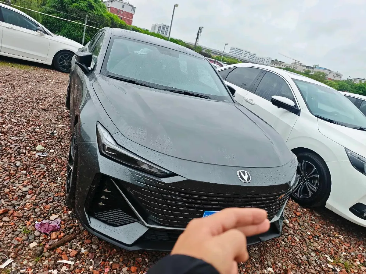 2023 ChangAn UNI-V 1.5T 188HP L4 7DCT,autocango,china used car exporter,china ev exporter,chinese used car exporter,chinese used ev exporter