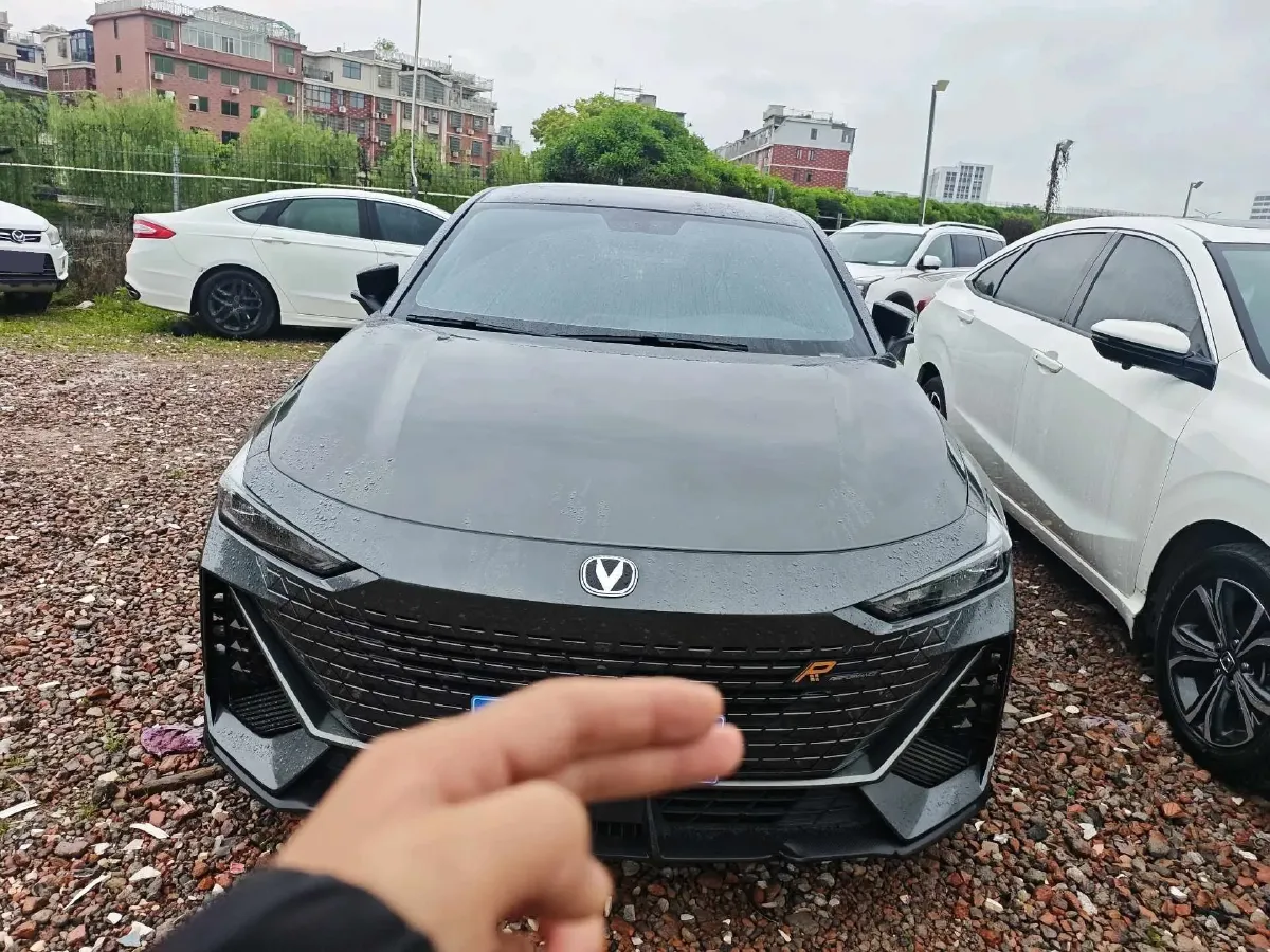 2023 ChangAn UNI-V 1.5T 188HP L4 7DCT,autocango,china used car exporter,china ev exporter,chinese used car exporter,chinese used ev exporter