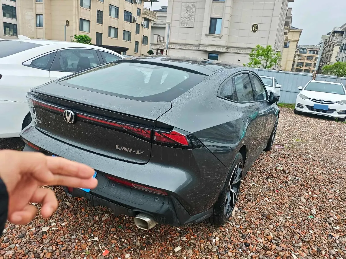 2023 ChangAn UNI-V 1.5T 188HP L4 7DCT,autocango,china used car exporter,china ev exporter,chinese used car exporter,chinese used ev exporter