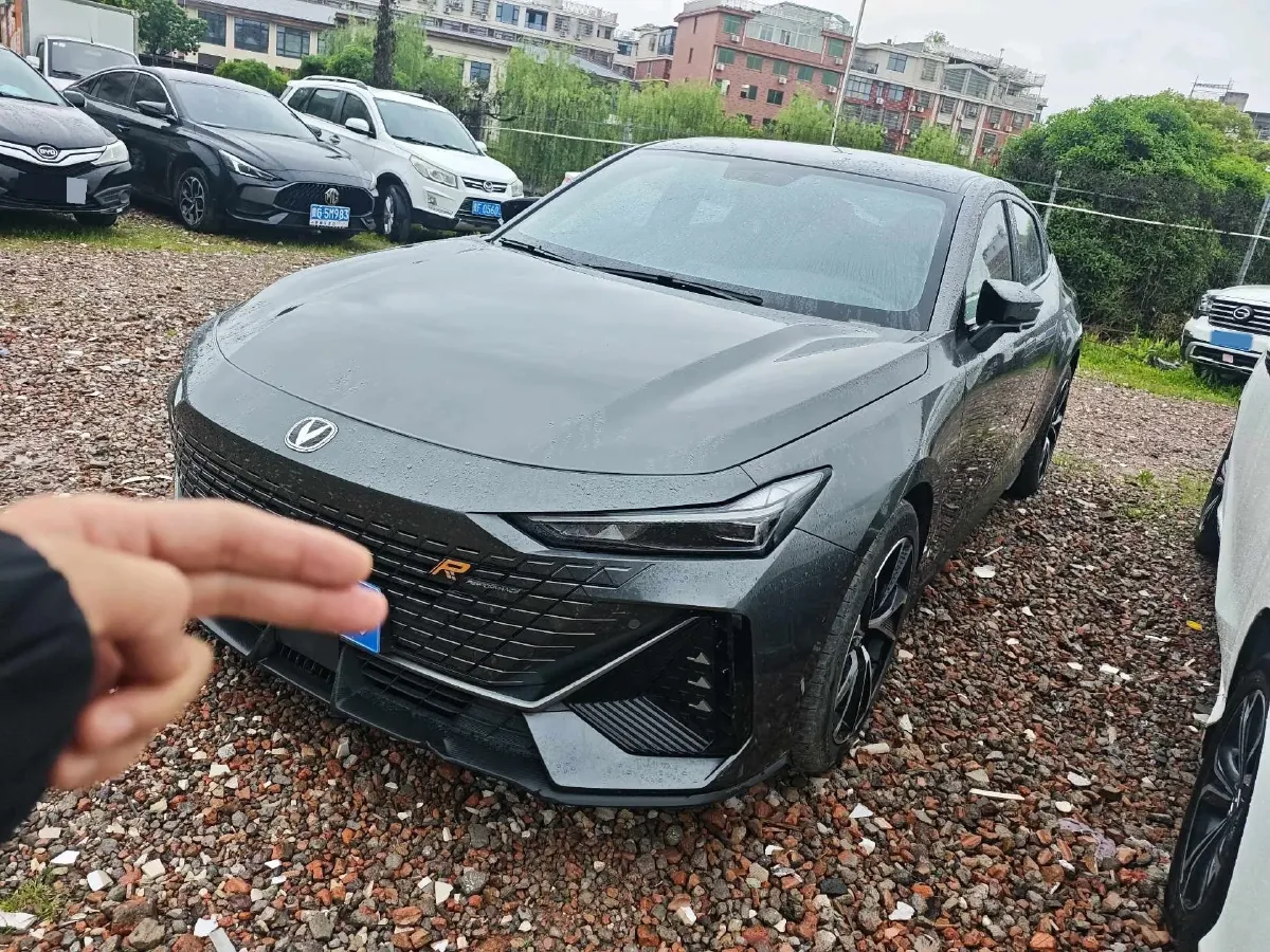 2023 ChangAn UNI-V 1.5T 188HP L4 7DCT,autocango,china used car exporter,china ev exporter,chinese used car exporter,chinese used ev exporter