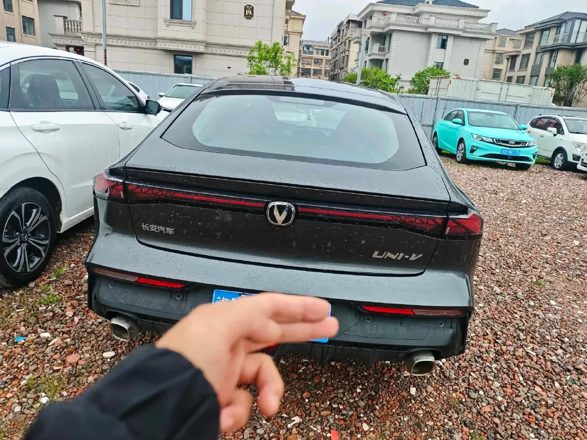 2023 ChangAn UNI-V 1.5T 188HP L4 7DCT,autocango,china used car exporter,china ev exporter,chinese used car exporter,chinese used ev exporter