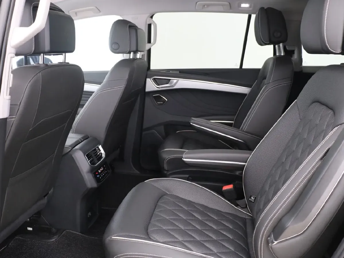 2022 Volkswagen Talagon 2.5T 299HP V6 7DCT,autocango,china used car exporter,china ev exporter,chinese used car exporter,chinese used ev exporter