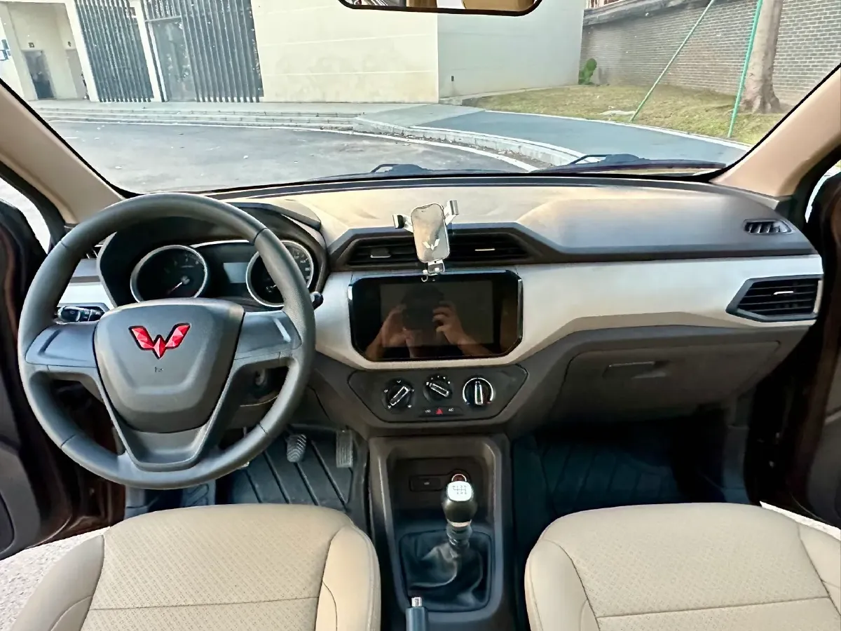 2021 WuLing RongGuang New Truck 1.5L 99HP L4 5MT,autocango,china used car exporter,china ev exporter,chinese used car exporter,chinese used ev exporter