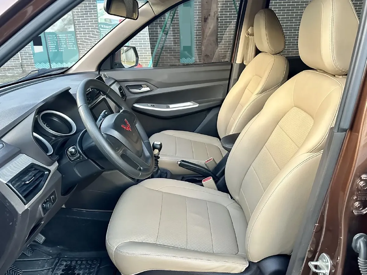 2021 WuLing RongGuang New Truck 1.5L 99HP L4 5MT,autocango,china used car exporter,china ev exporter,chinese used car exporter,chinese used ev exporter