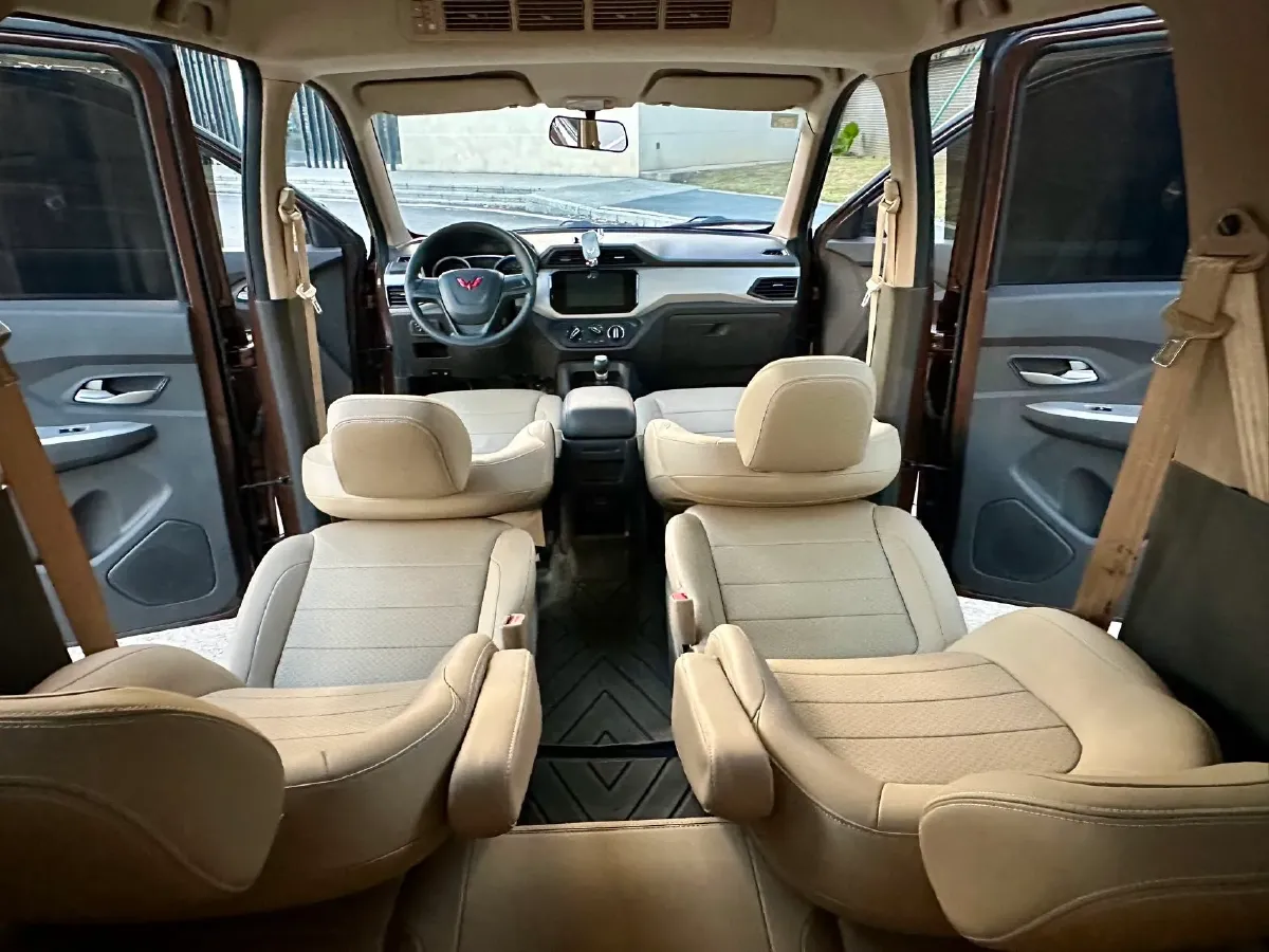 2021 WuLing RongGuang New Truck 1.5L 99HP L4 5MT,autocango,china used car exporter,china ev exporter,chinese used car exporter,chinese used ev exporter