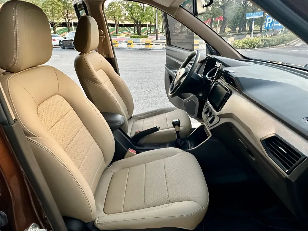 2021 WuLing RongGuang New Truck 1.5L 99HP L4 5MT,autocango,china used car exporter,china ev exporter,chinese used car exporter,chinese used ev exporter