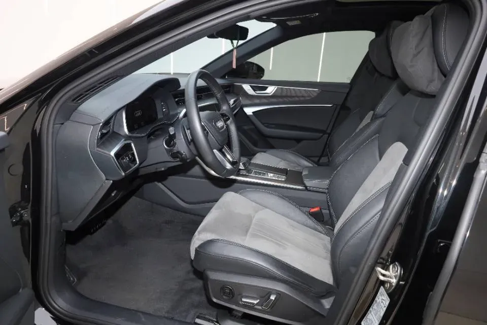 2023 Audi A6L 2.0T 245HP L4 7DCT,autocango,china used car exporter,china ev exporter,chinese used car exporter,chinese used ev exporter