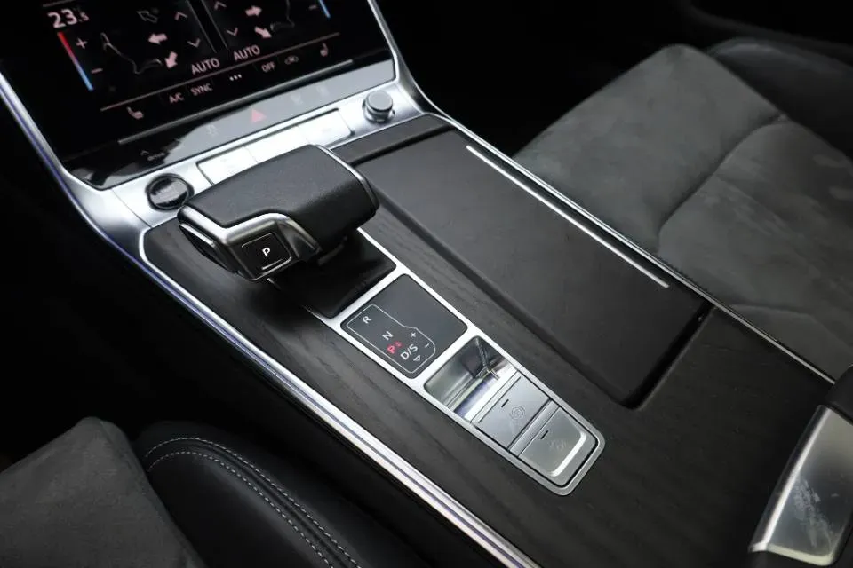 2023 Audi A6L 2.0T 245HP L4 7DCT,autocango,china used car exporter,china ev exporter,chinese used car exporter,chinese used ev exporter