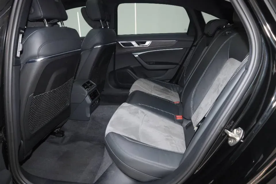 2023 Audi A6L 2.0T 245HP L4 7DCT,autocango,china used car exporter,china ev exporter,chinese used car exporter,chinese used ev exporter