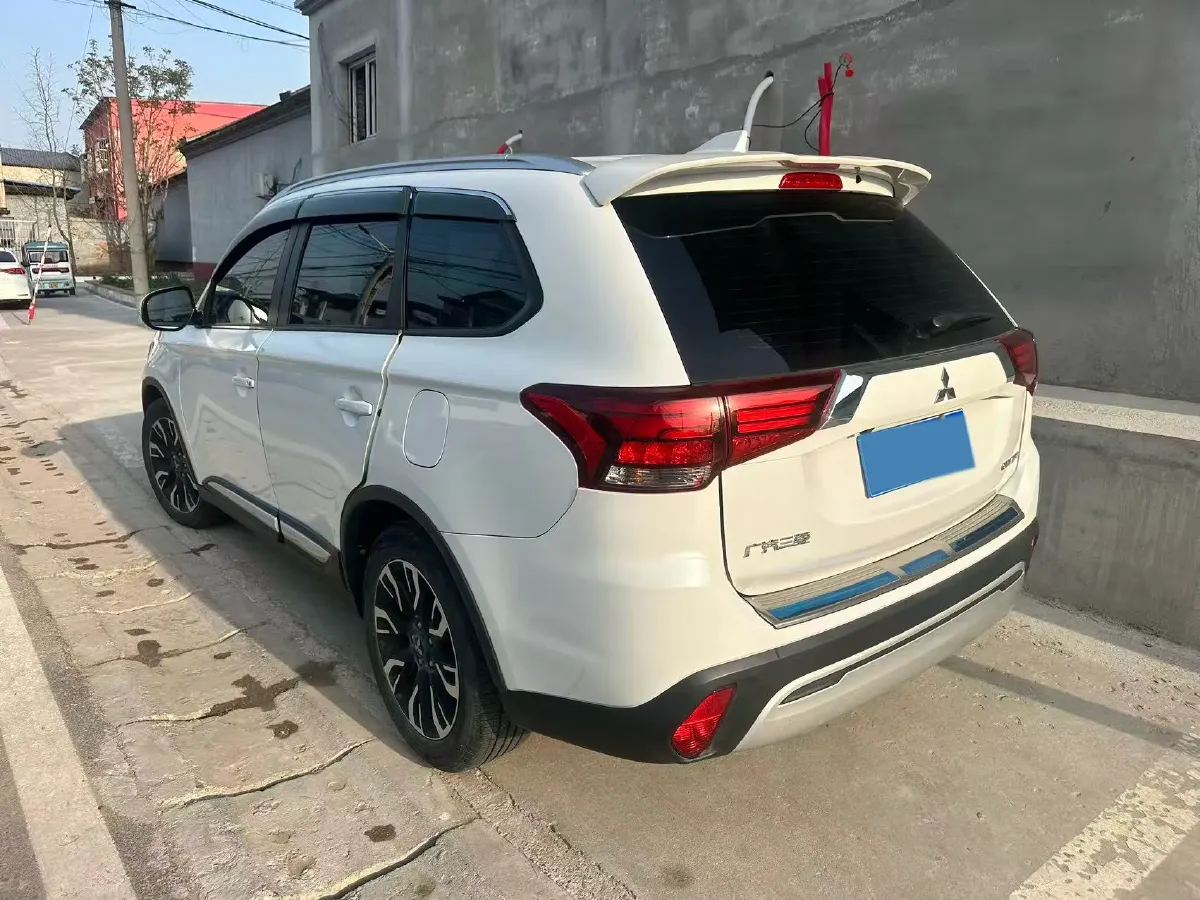 2021 Mitsubishi Outlander 2.0L 166HP L4 CVT,autocango,china used car exporter,china ev exporter,chinese used car exporter,chinese used ev exporter