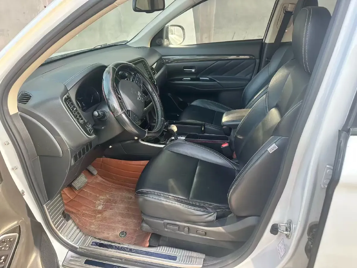 2021 Mitsubishi Outlander 2.0L 166HP L4 CVT,autocango,china used car exporter,china ev exporter,chinese used car exporter,chinese used ev exporter