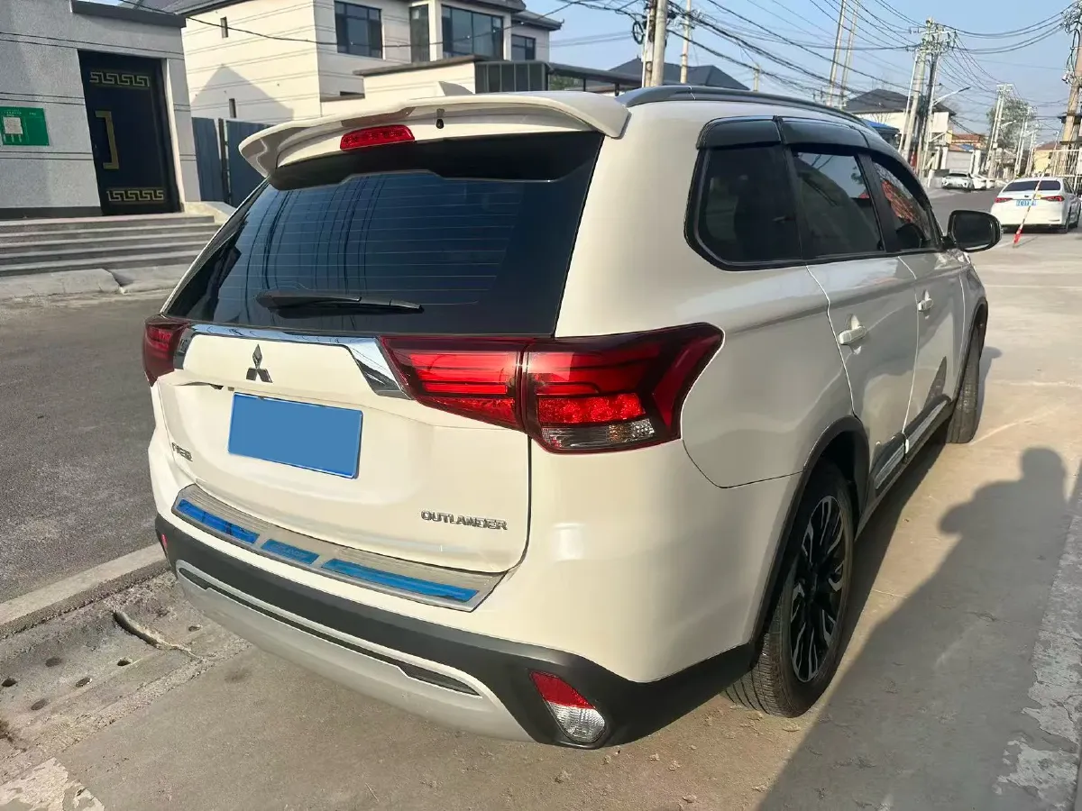 2021 Mitsubishi Outlander 2.0L 166HP L4 CVT,autocango,china used car exporter,china ev exporter,chinese used car exporter,chinese used ev exporter