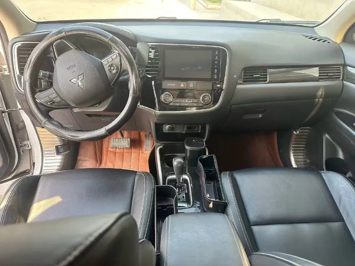 2021 Mitsubishi Outlander 2.0L 166HP L4 CVT,autocango,china used car exporter,china ev exporter,chinese used car exporter,chinese used ev exporter