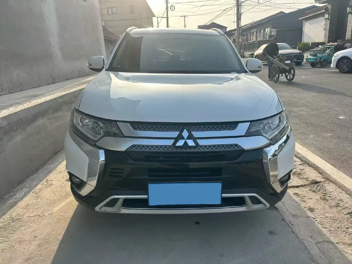 2021 Mitsubishi Outlander 2.0L 166HP L4 CVT,autocango,china used car exporter,china ev exporter,chinese used car exporter,chinese used ev exporter