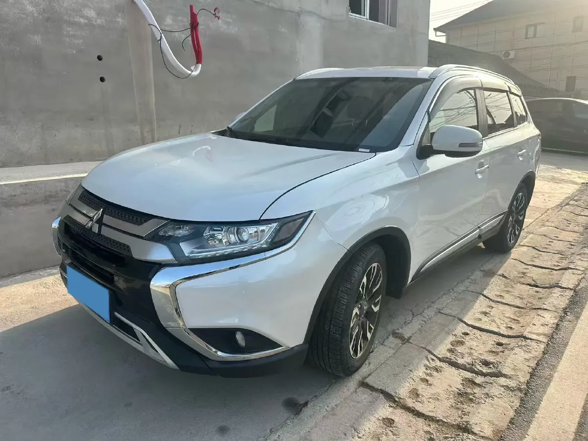 2021 Mitsubishi Outlander 2.0L 166HP L4 CVT,autocango,china used car exporter,china ev exporter,chinese used car exporter,chinese used ev exporter