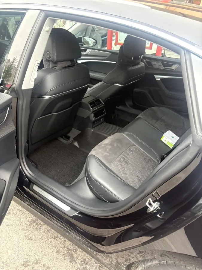 2024 Audi A7L 2.0T 245HP L4 7DCT,autocango,china used car exporter,china ev exporter,chinese used car exporter,chinese used ev exporter