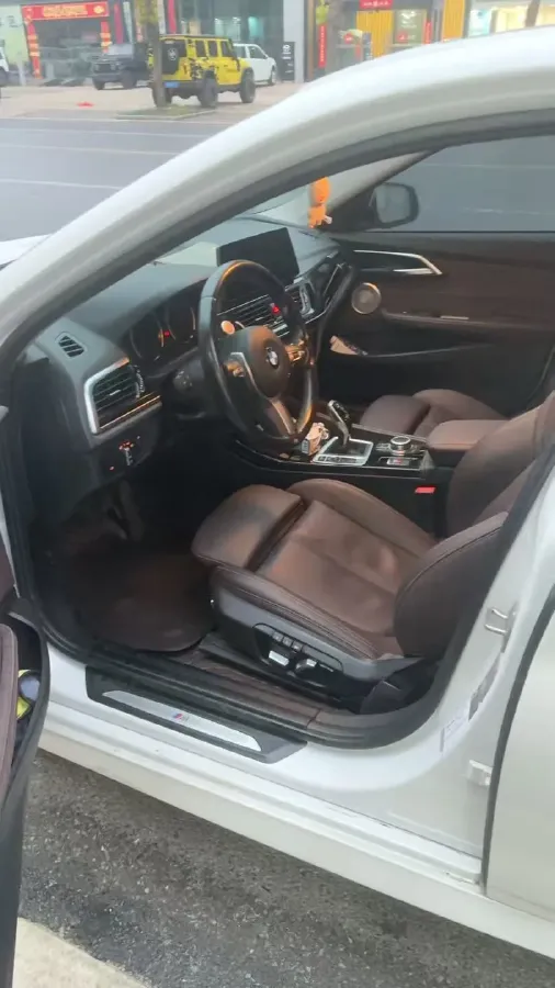 2022 BMW 1 Series 1.5T 140HP L3 7DCT,autocango,china used car exporter,china ev exporter,chinese used car exporter,chinese used ev exporter