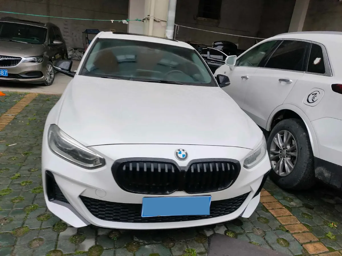 2022 BMW 1 Series 1.5T 140HP L3 7DCT,autocango,china used car exporter,china ev exporter,chinese used car exporter,chinese used ev exporter