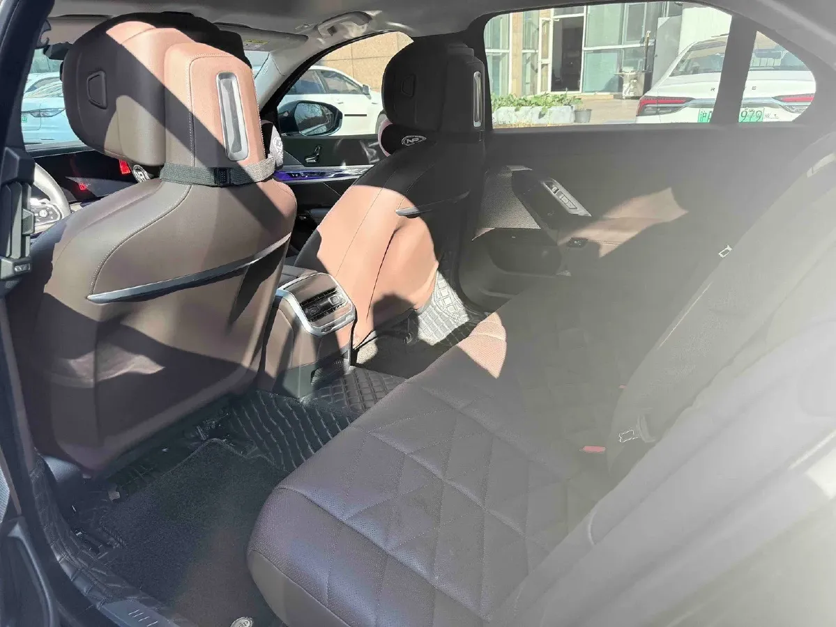 2023 BMW 7 Series 3.0T 272HP L6 8AT,autocango,china used car exporter,china ev exporter,chinese used car exporter,chinese used ev exporter