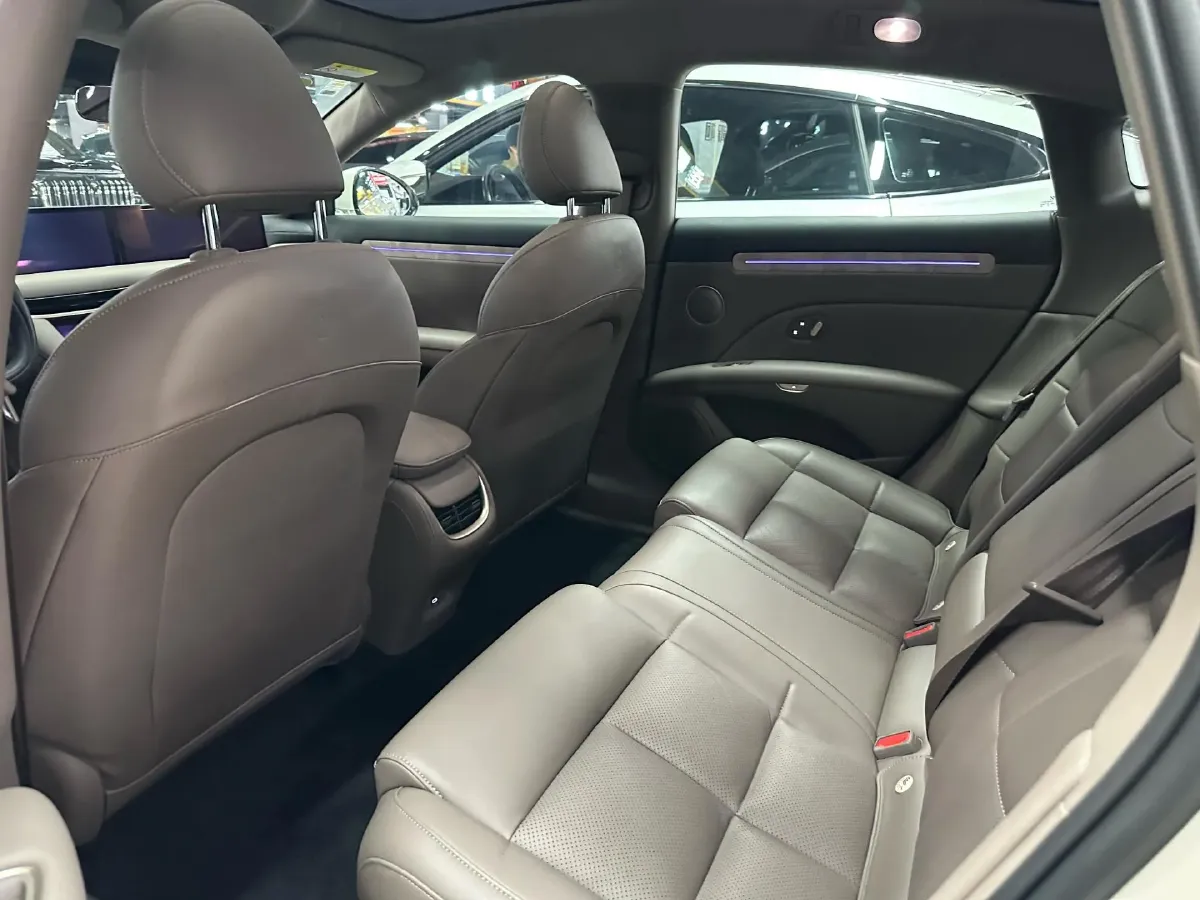 2025 IM L6 BEV,autocango,china used car exporter,china ev exporter,chinese used car exporter,chinese used ev exporter