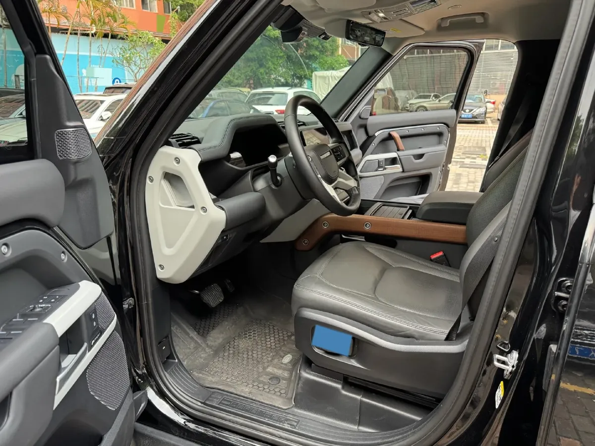 2024 Land Rover Defender 3.0T 400HP L6 8AT,autocango,china used car exporter,china ev exporter,chinese used car exporter,chinese used ev exporter