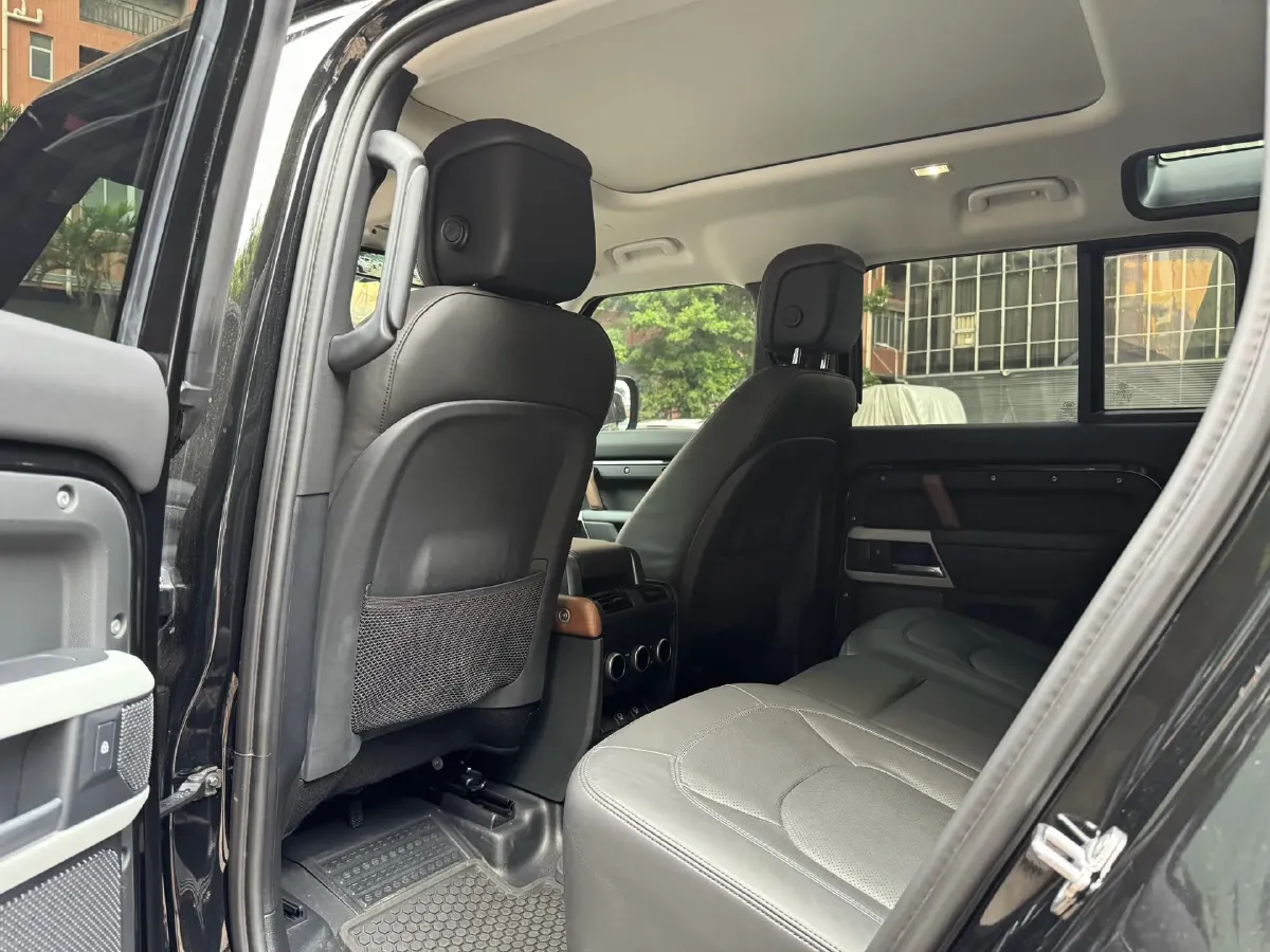 2024 Land Rover Defender 3.0T 400HP L6 8AT,autocango,china used car exporter,china ev exporter,chinese used car exporter,chinese used ev exporter