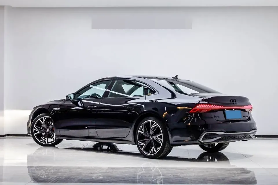 2024 Audi A7L 2.0T 245HP L4 7DCT,autocango,china used car exporter,china ev exporter,chinese used car exporter,chinese used ev exporter