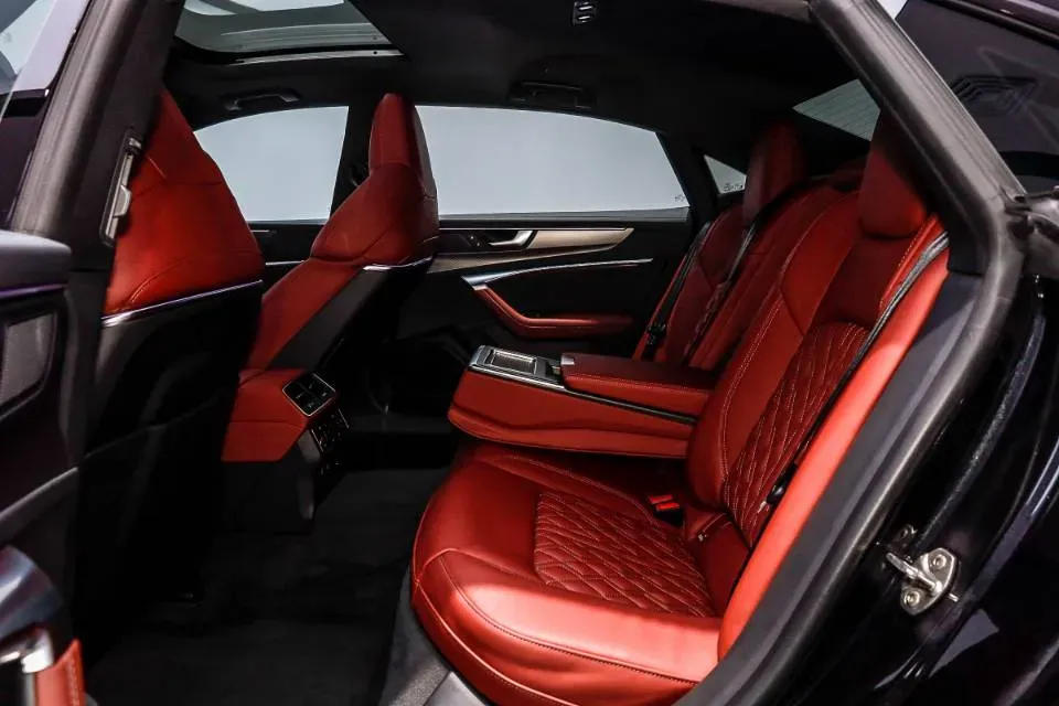 2024 Audi A7L 2.0T 245HP L4 7DCT,autocango,china used car exporter,china ev exporter,chinese used car exporter,chinese used ev exporter