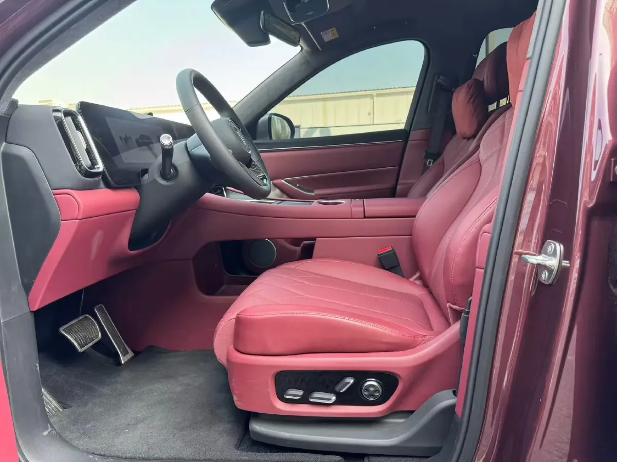 2025 AITO AITO M8 REEV 160HP REEV 53.4KWH,autocango,china used car exporter,china ev exporter,chinese used car exporter,chinese used ev exporter