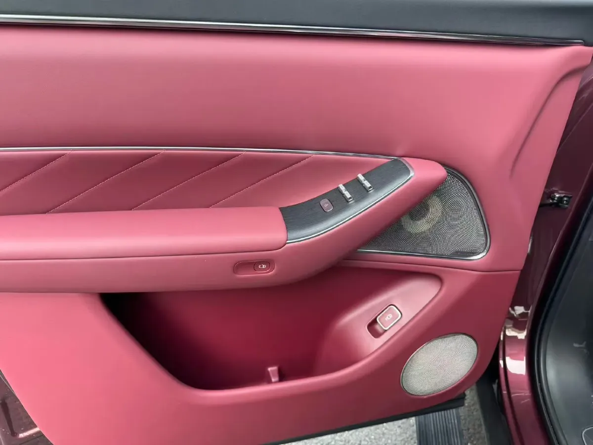 2025 AITO AITO M8 REEV 160HP REEV 53.4KWH,autocango,china used car exporter,china ev exporter,chinese used car exporter,chinese used ev exporter