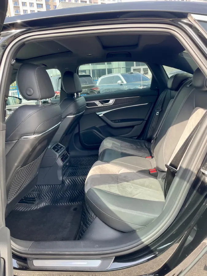 2023 Audi A6L 2.0T 245HP L4 7DCT,autocango,china used car exporter,china ev exporter,chinese used car exporter,chinese used ev exporter