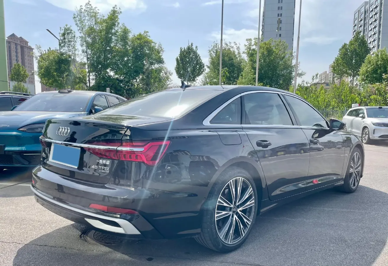 2023 Audi A6L 2.0T 245HP L4 7DCT,autocango,china used car exporter,china ev exporter,chinese used car exporter,chinese used ev exporter
