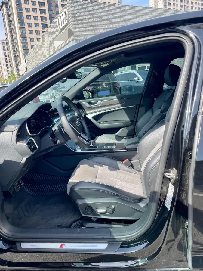 2023 Audi A6L 2.0T 245HP L4 7DCT,autocango,china used car exporter,china ev exporter,chinese used car exporter,chinese used ev exporter