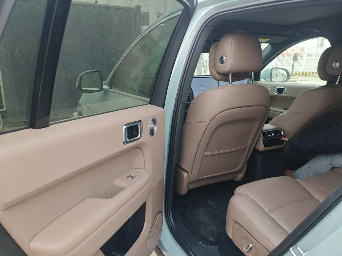 2025 Li L6 Range Extended 154HP L4 REEV,autocango,china used car exporter,china ev exporter,chinese used car exporter,chinese used ev exporter