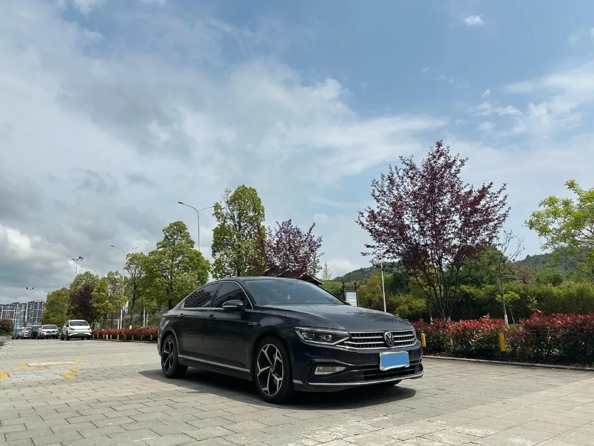 2023 Volkswagen Magotan 2.0T 186HP L4 7DCT,autocango,china used car exporter,china ev exporter,chinese used car exporter,chinese used ev exporter