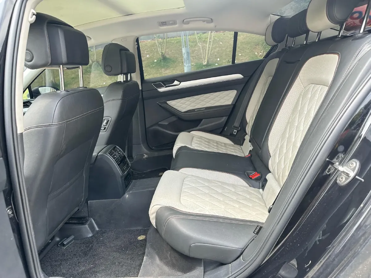 2023 Volkswagen Magotan 2.0T 186HP L4 7DCT,autocango,china used car exporter,china ev exporter,chinese used car exporter,chinese used ev exporter