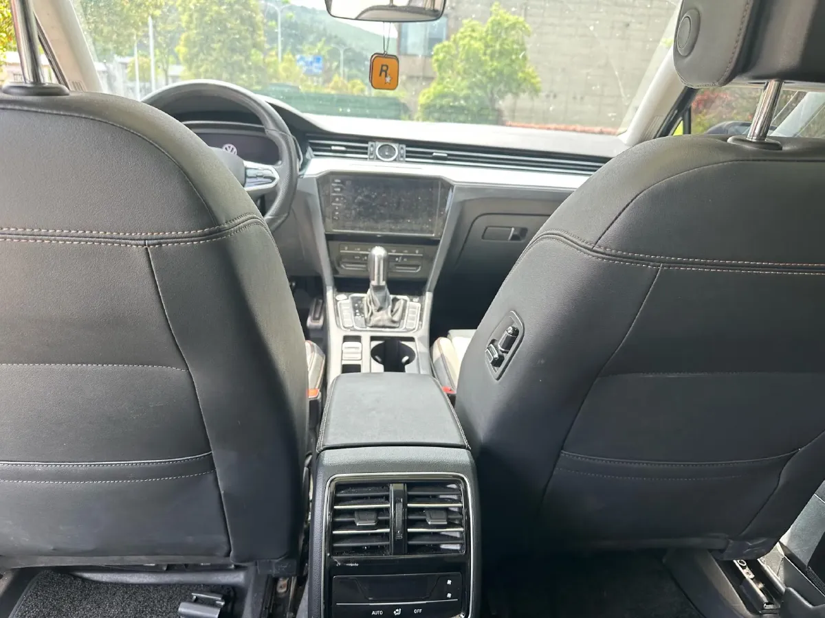 2023 Volkswagen Magotan 2.0T 186HP L4 7DCT,autocango,china used car exporter,china ev exporter,chinese used car exporter,chinese used ev exporter