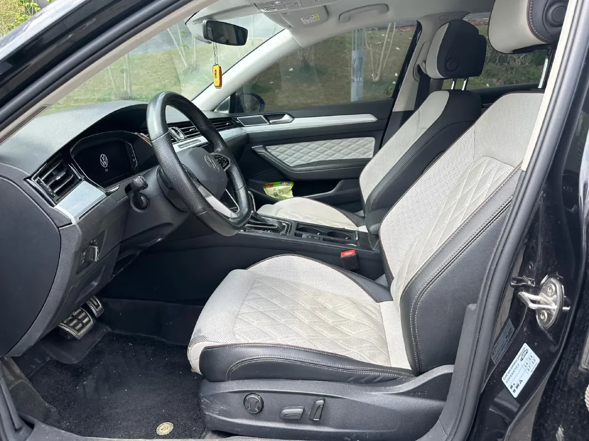 2023 Volkswagen Magotan 2.0T 186HP L4 7DCT,autocango,china used car exporter,china ev exporter,chinese used car exporter,chinese used ev exporter