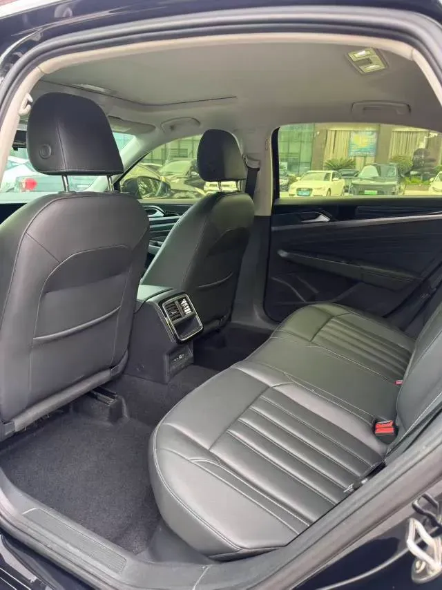 2023 Volkswagen Passat 1.4T 150HP L4 7DCT,autocango,china used car exporter,china ev exporter,chinese used car exporter,chinese used ev exporter