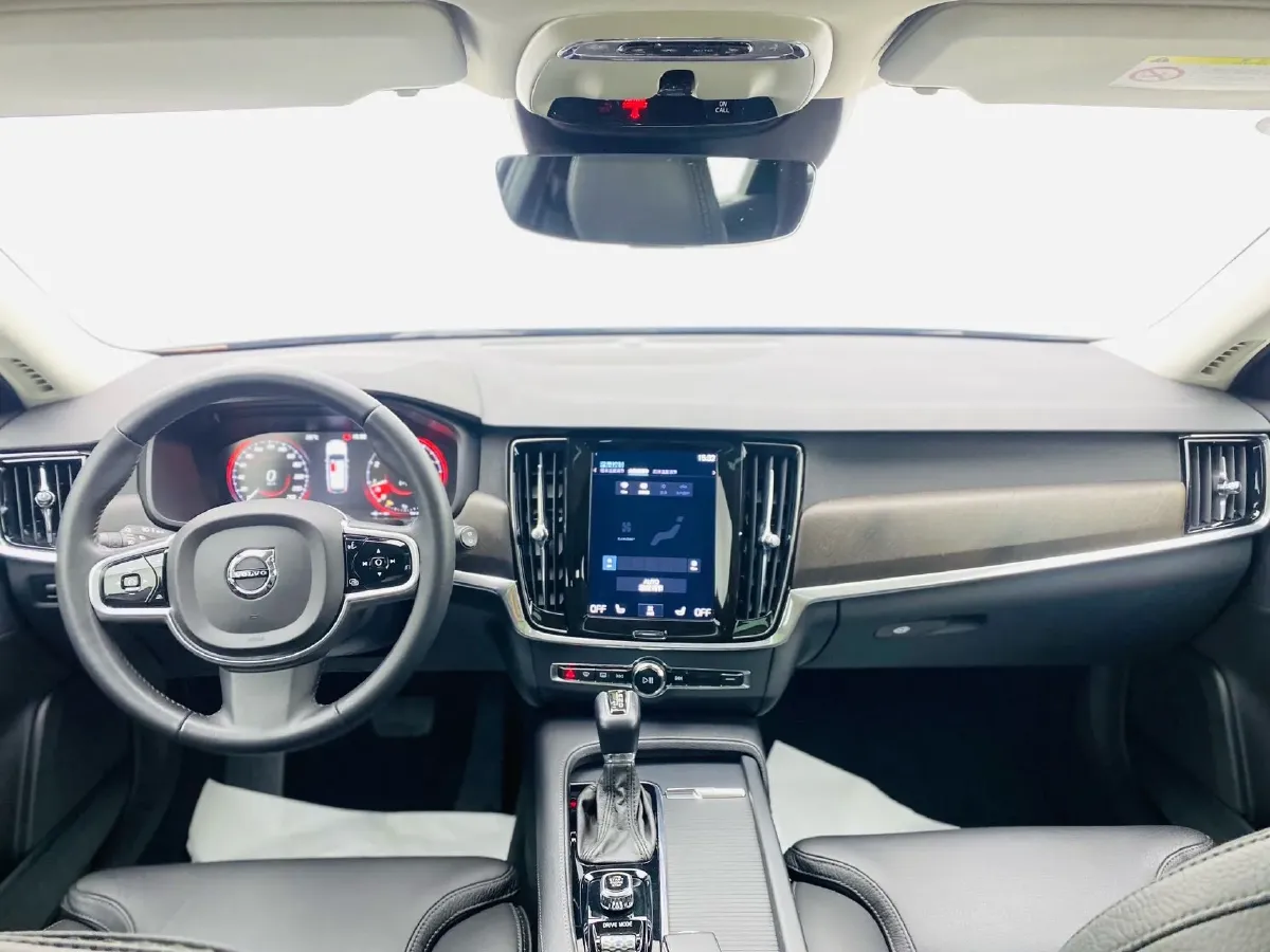 2017 Volvo V90 2.0T 254HP L4 8AT,autocango,china used car exporter,china ev exporter,chinese used car exporter,chinese used ev exporter