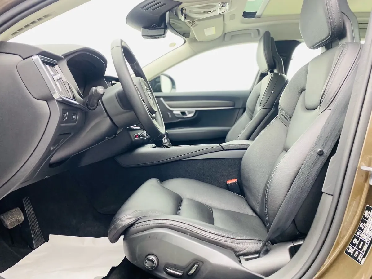 2017 Volvo V90 2.0T 254HP L4 8AT,autocango,china used car exporter,china ev exporter,chinese used car exporter,chinese used ev exporter