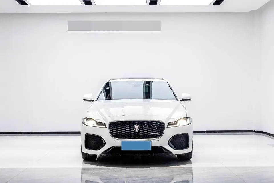 2022 Jaguar XFL 2.0T 250HP L4 8AT,autocango,china used car exporter,china ev exporter,chinese used car exporter,chinese used ev exporter