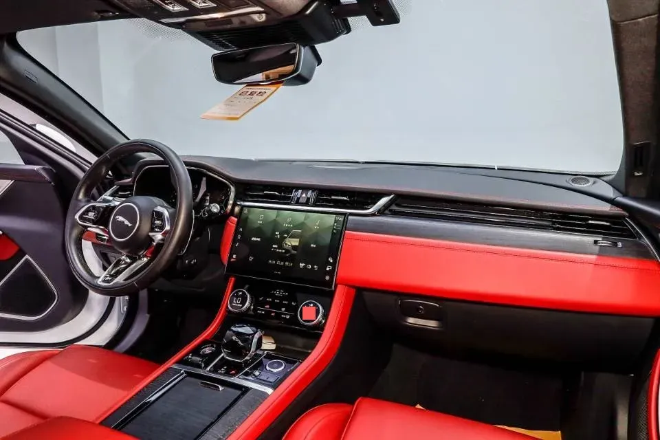 2022 Jaguar XFL 2.0T 250HP L4 8AT,autocango,china used car exporter,china ev exporter,chinese used car exporter,chinese used ev exporter