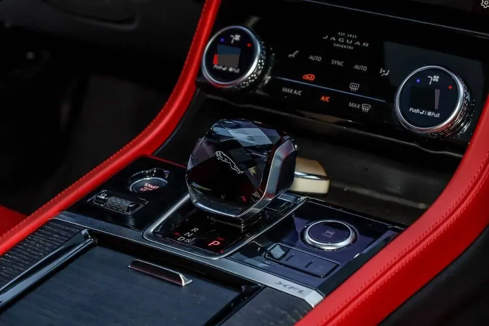 2022 Jaguar XFL 2.0T 250HP L4 8AT,autocango,china used car exporter,china ev exporter,chinese used car exporter,chinese used ev exporter