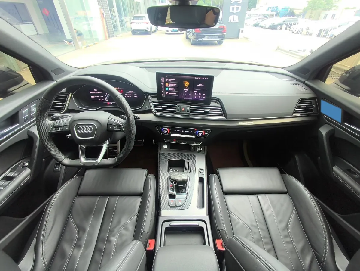 2023 Audi Q5L 2.0T 245HP L4 7DCT,autocango,china used car exporter,china ev exporter,chinese used car exporter,chinese used ev exporter