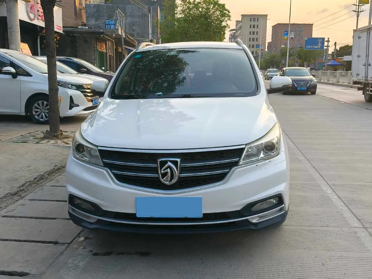 2019 BaoJun 730 1.5T 150HP L4 6MT,autocango,china used car exporter,china ev exporter,chinese used car exporter,chinese used ev exporter