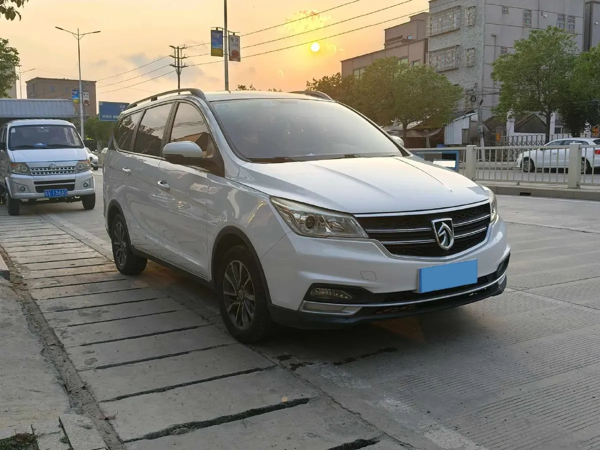 2019 BaoJun 730 1.5T 150HP L4 6MT,autocango,china used car exporter,china ev exporter,chinese used car exporter,chinese used ev exporter
