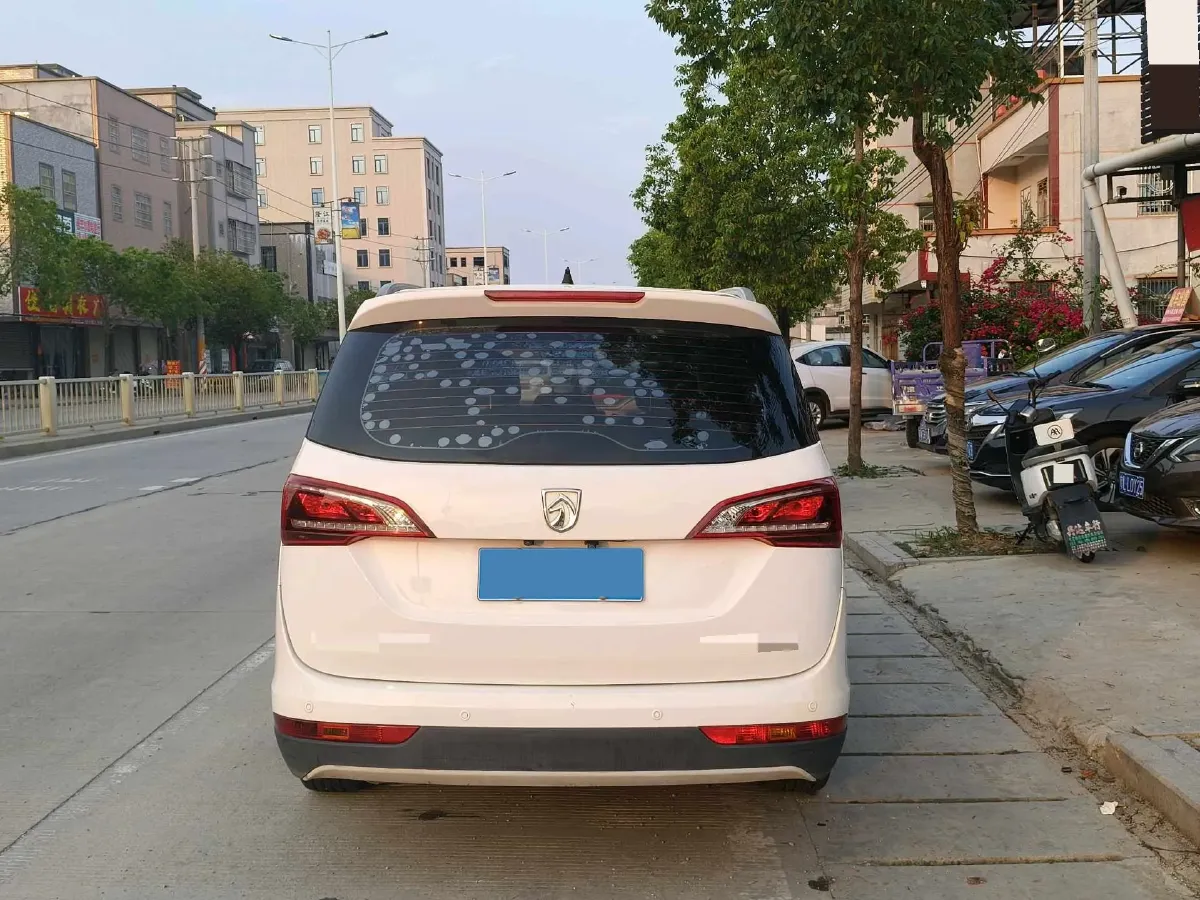 2019 BaoJun 730 1.5T 150HP L4 6MT,autocango,china used car exporter,china ev exporter,chinese used car exporter,chinese used ev exporter