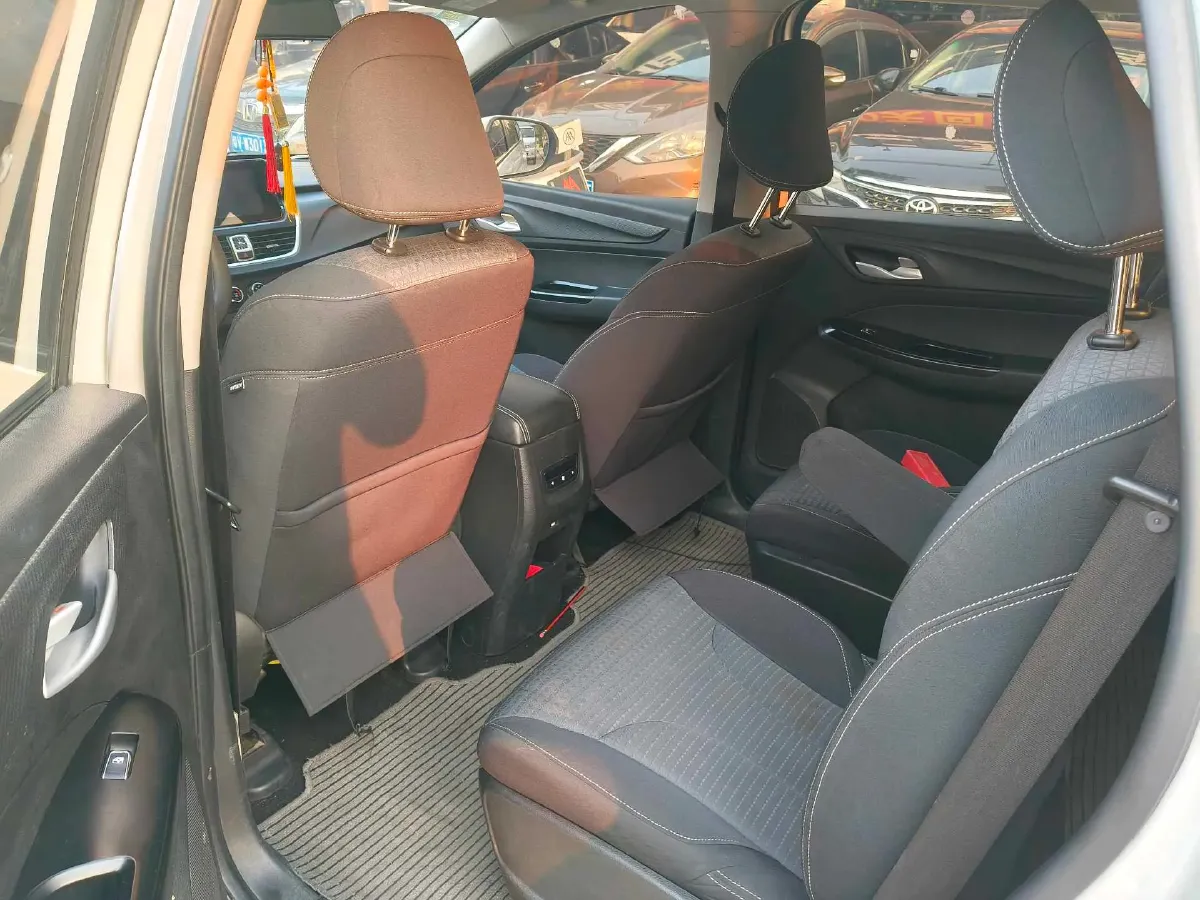 2019 BaoJun 730 1.5T 150HP L4 6MT,autocango,china used car exporter,china ev exporter,chinese used car exporter,chinese used ev exporter